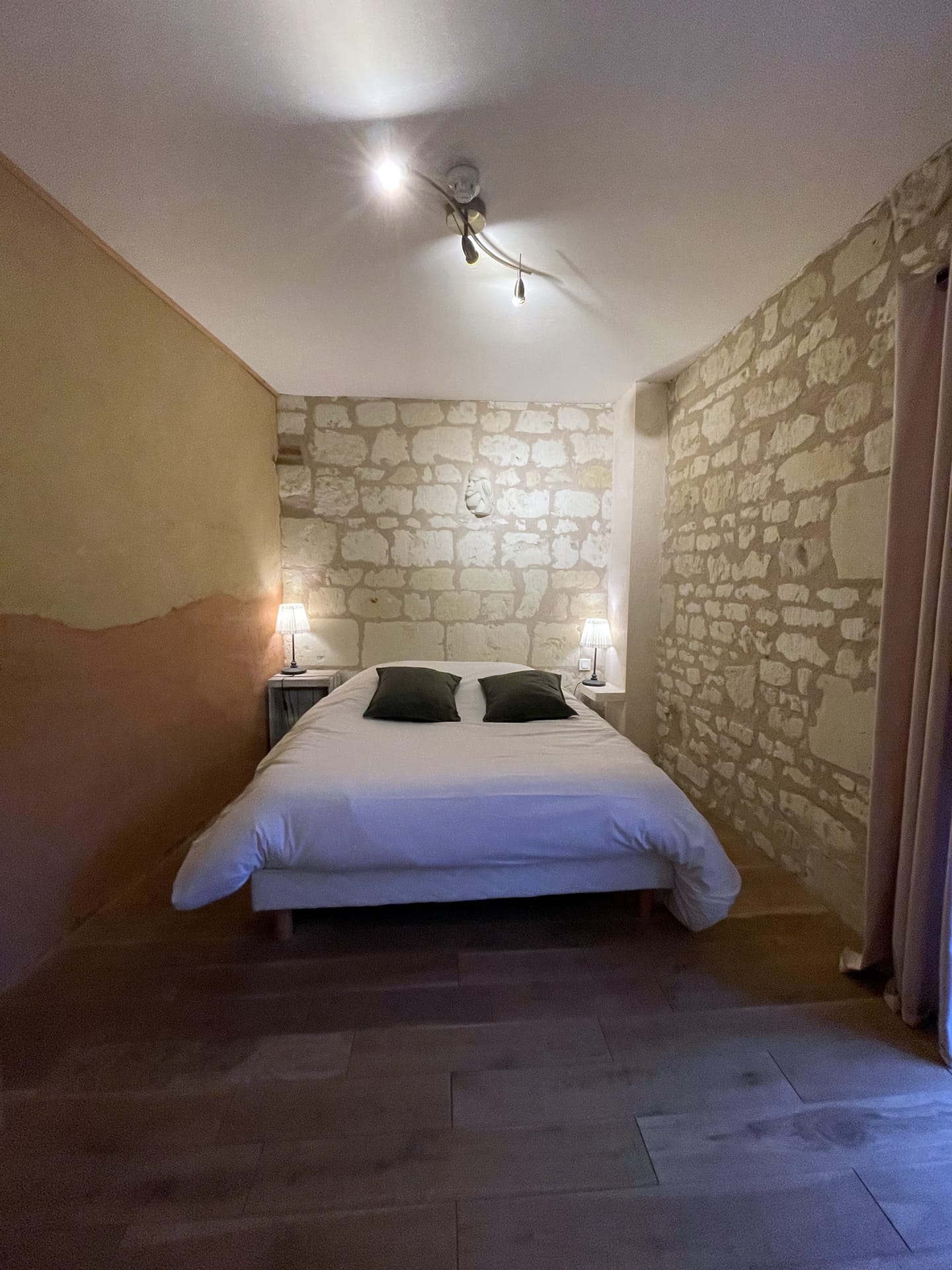 Chambre avec lit double