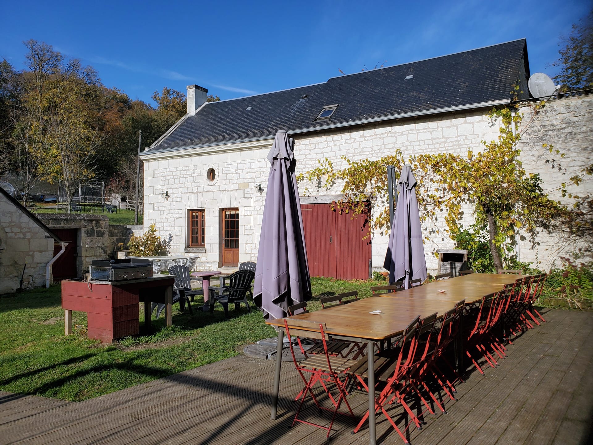 Façade annexe et terrasse