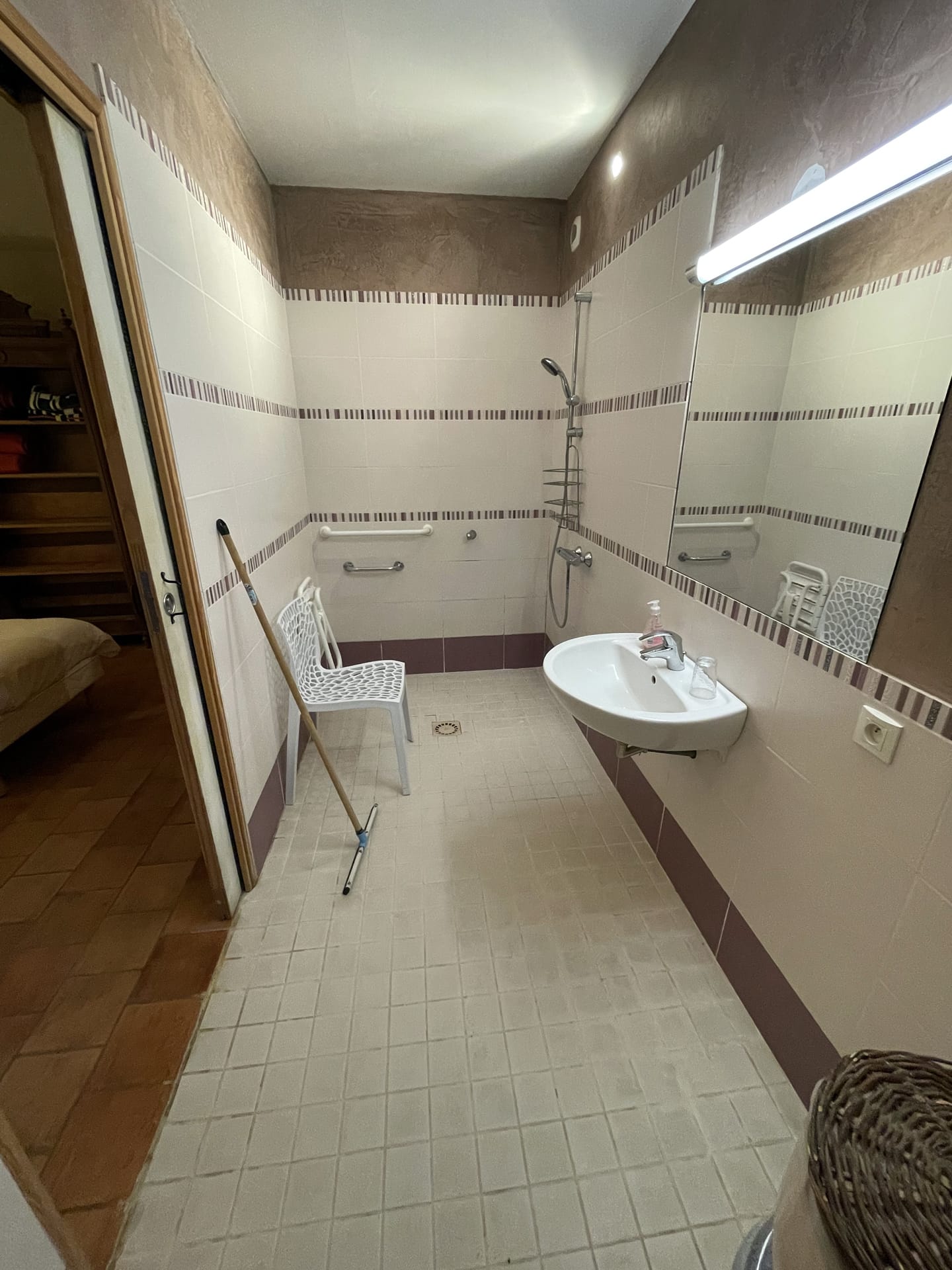 Salle de bain (accessible)